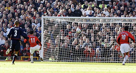 Tháng 2/2003: Giggs bỏ lỡ bàn mở tỉ số và MU đã thua 0-2 trước Arsenal ở vòng 5 FA Cup