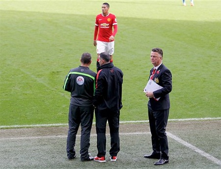 Van Gaal còn tệ hơn cả David Moyes - 1 MU dưới thời Van Gaal đang tệ hại nhất trong gần ba thập kỉ gần đây