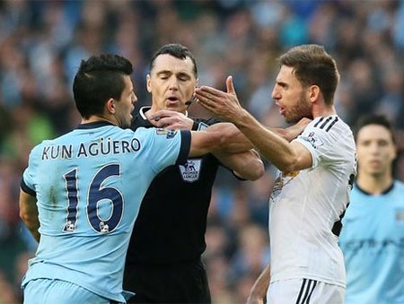 Man City ngược dòng thắng Swansea - 2 Trận đấu không thiếu những pha va chạm nảy lửa