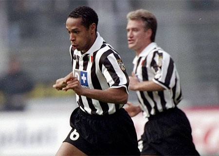 Sự nghiệp sáng chói của Thiery Henry - 3 Năm 199 Henry thi đấu cho Juventus nửa mùa giải, 19 trận ghi ba bàn