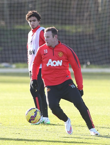 Đội trưởng MU tham gia bài tập rèn thể lực