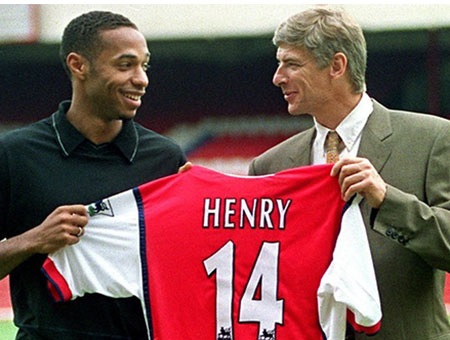 Sự nghiệp sáng chói của Thiery Henry - 4 Năm 199 Henry thi đấu cho Juventus nửa mùa giải, 19 trận ghi ba bàn