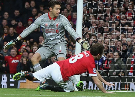 Phút 40, Mata đưa bóng vào lưới đối phương nâng tỉ số lên 2-0