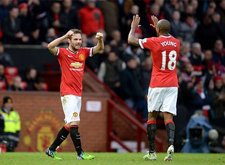 Phút 40, Mata đưa bóng vào lưới đối phương nâng tỉ số lên 2-0