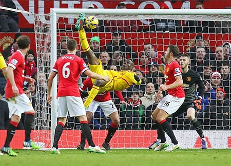 Balotelli hoạt động năng nổ kể từ khi được tung vào sân nhưng anh không thể ghi bàn