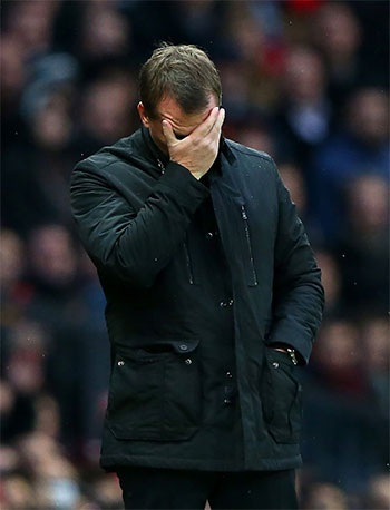 Rodgers cay đắng nhìn đội bóng của mình bại trận