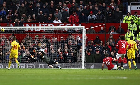 De Gea chói sáng qua 6 pha cứu thua xuất sắc cho MU - 5 Những đầu ngón tay của De Gea đã cứu thua cho MU
