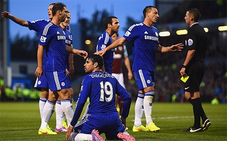 6 pha ngã vờ biến Chelsea thành Vua ăn vạ