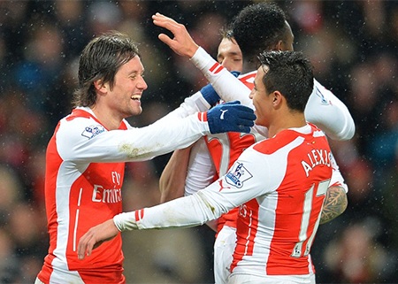 10 người của Arsenal vẫn thắng QPR - 1 Sanchez soi sáng cho Arsenal tiến bước