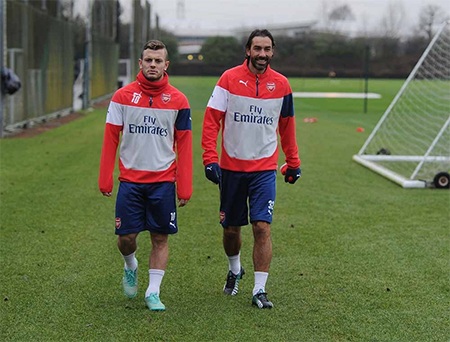 Tân binh Gabriel Paulista tập luyện cùng Arsenal - 1 Wilshere bước ra sân tập cùng đồng đội, tuy nhiên anh vẫn chưa thể trở lại thi đấu