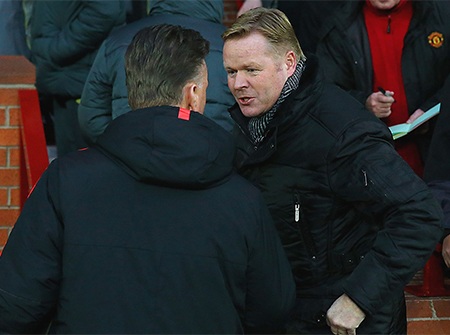 Nhìn lại thất bại cay đắng của MU trước Southampton - 7 Van Gaal tay bắt mặt mừng với Koeman trước trận đấu