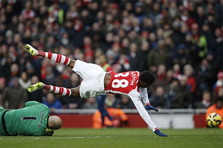 Nhìn lại trận thắng "5 sao" hoành tráng của Arsenal - 13 Cầu thủ trẻ của Arsenal đã bị đốn ngã và trọng tài cho đội chủ nhà hưởng phạt đền