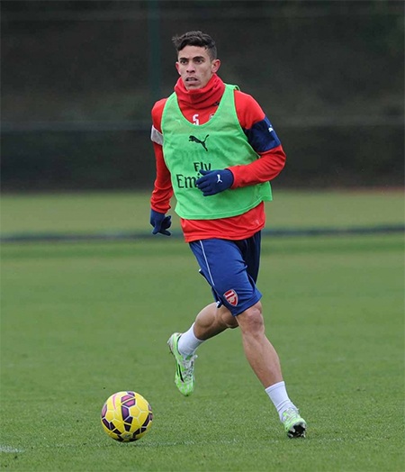 Tân binh Gabriel Paulista tập luyện cùng Arsenal - 14 Pha tranh bóng giữa Rosicky và Ozil