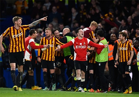 Nhìn lại trận thua tan tác của Chelsea trước Bradford - 19 Niềm hạnh phúc tột cùng của các cầu thủ Bradford. Họ đã lập nên một chiến công vĩ đại