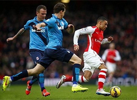 Arsenal "nuốt gọn" Stoke City - 1 Stoke không còn là mình khi phải rời xa Britannia