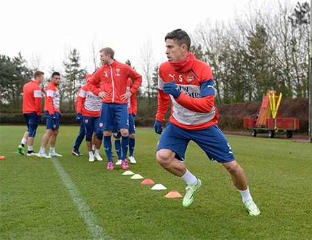 Các cầu thủ Arsenal đang tập luyện tích cực cho trận đấu gặp Aston Villa