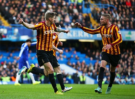 Thua ngược Bradford, Chelsea tan mộng ăn bốn - 2 Niềm vui của các cầu thủ Bradford sau khi ghi bàn