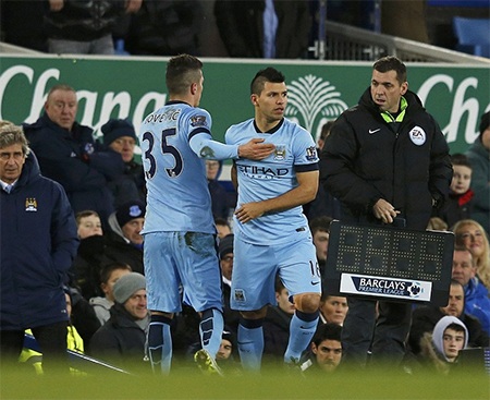 Aguero đã trở lại thi đấu song không thể giúp Man City thắng trận