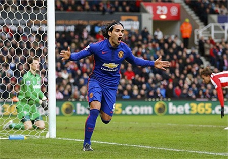 Manchester United hòa trận thứ hai liên tiếp - 1 Falcao ăn mừng bàn thắng gỡ hòa cho MU