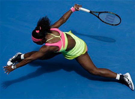 Chị em nhà Williams tiếp tục bay cao - 1 Serena Williams tiếp tục trình diễn lối chơi tràn đầy thể lực
