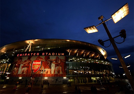Nhìn lại trận thua đau của Arsenal tại Emirates - 1 Emirates lung linh trong ánh điện đón chào trận lượt đi của vòng 1/8 Champions League