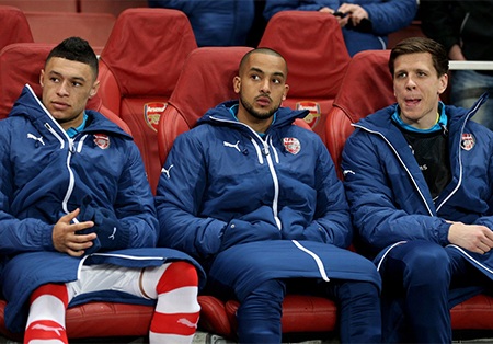 Nhìn lại trận thua đau của Arsenal tại Emirates - 6 Oxlade-Chamberland, Walcott và Szcezsny trên băng ghế dự bị của Arsenal