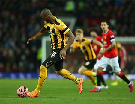 Nhìn lại trận đấu MU "bắt nạt" Cambridge United - 5 Các cầu thủ Cambridge khởi động trên sân Old Trafford trước khi bóng lăn