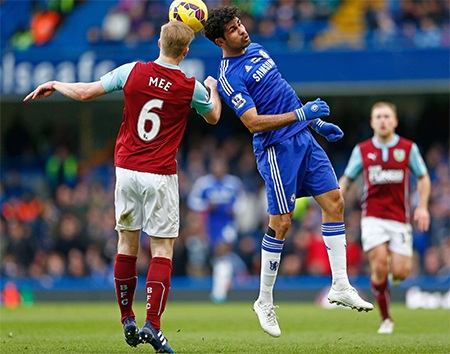 Nhìn lại trận hòa đáng tiếc trên sân nhà của Chelsea - 9 Mee tranh bóng với Costa