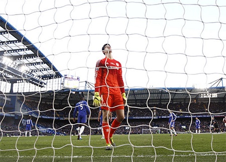 Nhìn lại trận hòa đáng tiếc trên sân nhà của Chelsea - 16 Nỗi buồn của thủ thành người Bỉ sau khi bị thủng lưới
