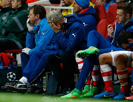 Nhìn lại trận thua đau của Arsenal tại Emirates - 17 Wenger chỉ còn biết ôm mặt trước màn trình diễn nghèo nàn của học trò