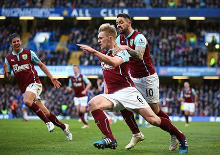 Nhìn lại trận hòa đáng tiếc trên sân nhà của Chelsea - 17 Ở chiều ngược lại, các cầu thủ Burnley vui như tết