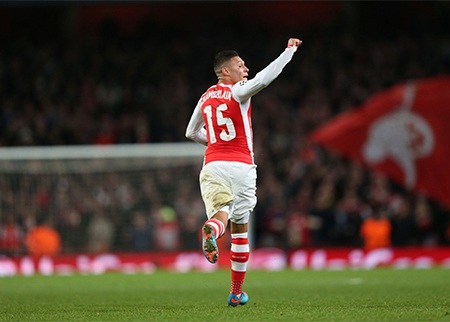 Nhìn lại trận thua đau của Arsenal tại Emirates - 19 Oxlade-Chamberlain rất vội vàng để trận đấu có thể tiếp tục ngay sau khi anh ghi bàn.