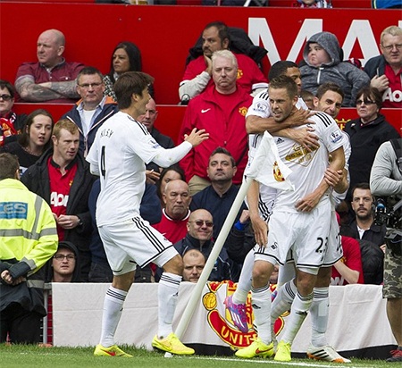 Swansea - Man Utd: Chuộc lại lỗi lầm? - 1 Swansea đã phá sập Old Trafford trong trận khai mạc mùa giải