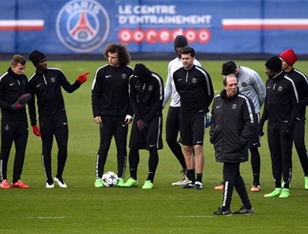 PSG - Chelsea: Đại chiến nhà giàu - 2 Luiz (đứng giữa, đang giữ bóng) sẽ là nội gián cho PSG để tìm phương pháp hạ Chelsea