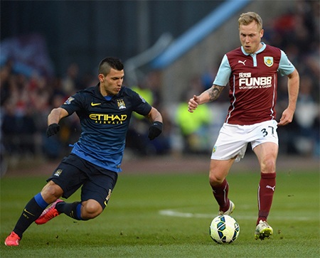 Nhìn lại trận thua "thảm họa" của Man City - 5 Aguero cũng không khá hơn. Anh gần như mất hút trong hiệp thi đấu đầu tiên