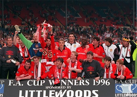 MU vĩ đại nhất tại đấu trường FA Cup - 9 Các cầu thủ MU mừng cúp vô địch năm 1996