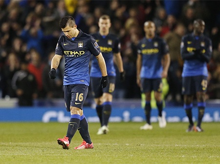 Nhìn lại trận thua "thảm họa" của Man City - 19 Aguero và các đồng đội lặng lẽ rời sân