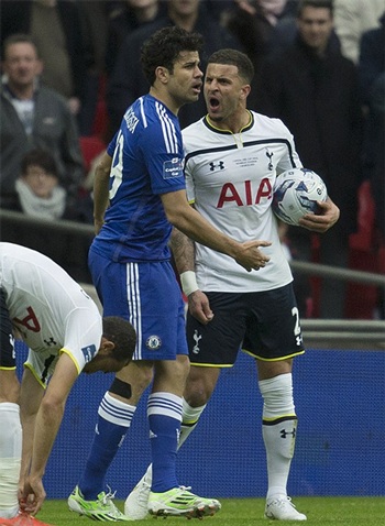 Chelsea vô địch League Cup 2014/15 - 2 Costa và Walker có lời qua tiếng lại