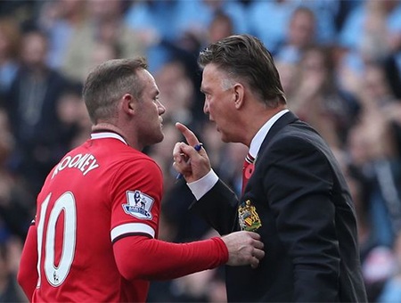 Man Utd - Tottenham: Khi Old Trafford run rẩy - 1 Van Gaal đang ngồi trên ghế nóng ở MU