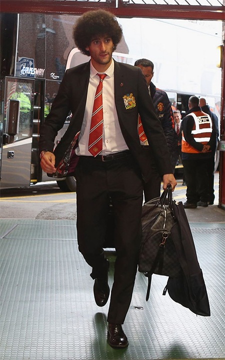 Nhìn lại trận cầu MU đè bẹp Man City - 5 Fellaini và các cầu thủ bắt đầu tới sân chuẩn bị cho trận đấu