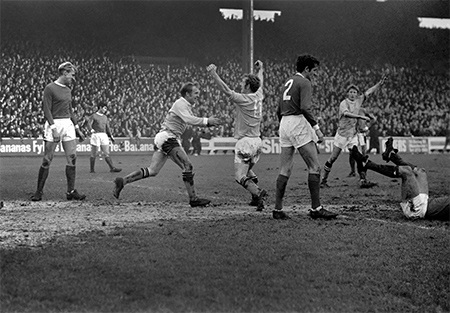 Hoài niệm derby thành Manchester - 6 Niềm vui của các cầu thủ Man City sau khi ghi bàn vào lưới MU trong trận derby năm 1969