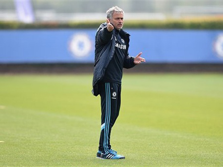 Mourinho "hò hét" học trò trên sân tập - 9 Vị chiến lược gia người Bồ Đào Nha hướng dẫn cho học trò tập luyện