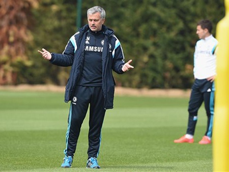 Mourinho "hò hét" học trò trên sân tập - 10 Những giải thích về chiến thuật của Mourinho cho học trò