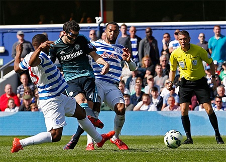 Nhìn lại trận derby khổ cực của Chelsea - 12 Phút 88, Fabregas băng lên dứt điểm sau đường căng ngang của Hazard