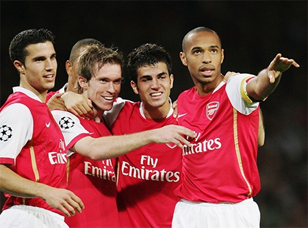 8 năm khoác áo Arsenal của Cesc Fabregas - 6 Fabregas trong một lần ăn mừng cùng Van Persie, Hleb, Henry
