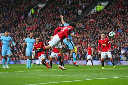Nhìn lại trận cầu MU đè bẹp Man City - 18 Fellaini đánh đầu nâng tỉ số lên 2-1 ở phút 27