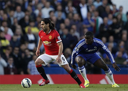 Nhìn lại trận chiến giữa Chelsea với MU - 17 Falcao ở trận này thi đấu tốt trong việc kết nối với đồng đội, nhưng trong dứt điểm thì vẫn tồi.
