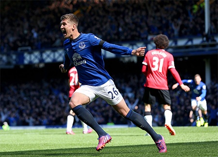 90 phút ê chề của MU tại Goodison Park - 15 Niềm vui của Stones khi đốt lưới MU