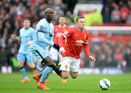 Nhìn lại trận cầu MU đè bẹp Man City - 25 Mangala vào sân ngay đầu hiệp hai để thay cho Kompany và nhiệm vụ của anh là kèm cặp Rooney
