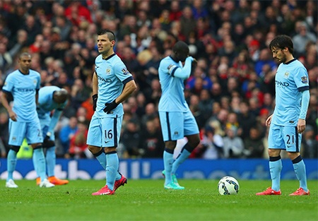 Nhìn lại trận cầu MU đè bẹp Man City - 32 Sự chán nản của các cầu thủ Man City khi bị thủng lưới bàn thứ 4